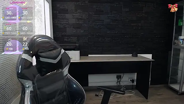 Snapshot of SaraBraun_ chatting on 12.26.24 SaraBraun online show from 12.26.24