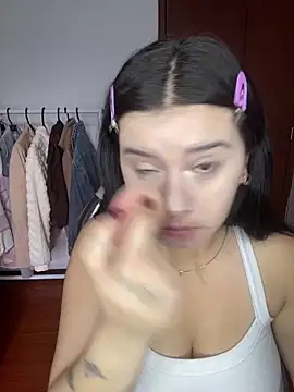 Snapshot of SaraBraun_ chatting on 01.05.25 SaraBraun online show from 01.05.25