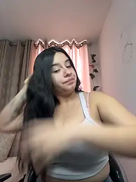 Snapshot of SaraBraun_ chatting on 10.07.25 SaraBraun online show from 10.07.25