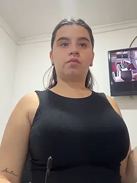 Snapshot of SaraBraun_ chatting on 10.11.25 SaraBraun online show from 10.11.25