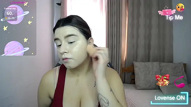 Snapshot of SaraBraun_ chatting on 12.04.25 SaraBraun online show from 12.04.25