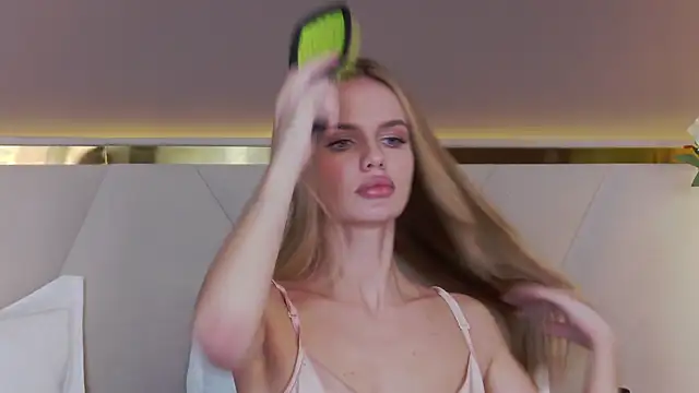 Snapshot of KristinaMaers chatting on 01.22.25 KristinaMaers online show from 01.22.25