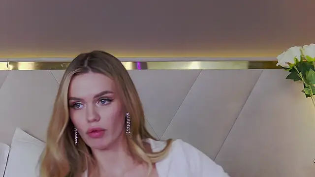 Snapshot of KristinaMaers chatting on 02.08.25 KristinaMaers online show from 02.08.25