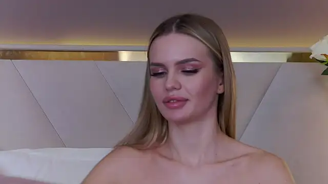 Snapshot of KristinaMaers chatting on 02.20.25 KristinaMaers online show from 02.20.25