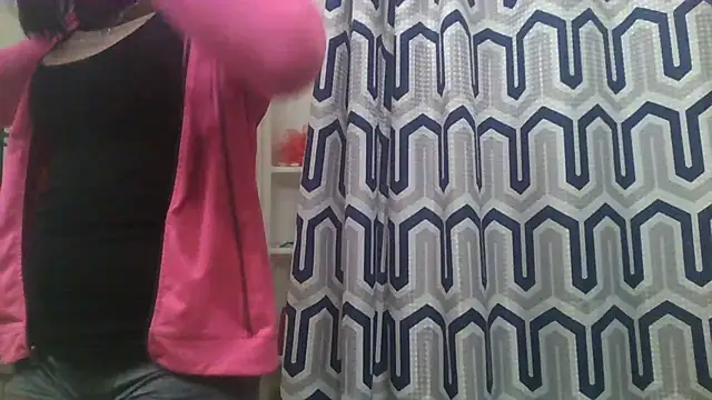 Snapshot of LuckiXCX chatting on 02.11.25 LuckiXCX online show from 02.11.25