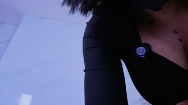 Chlooee   online show from 11.25.25