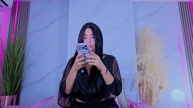 Chlooee   online show from 04.28.26
