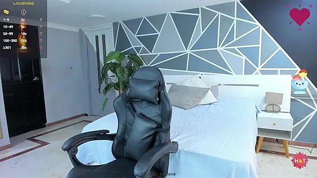 Snapshot of Lucifer_shadow chatting on 03.04.25 Lucifer shadow online show from 03.04.25