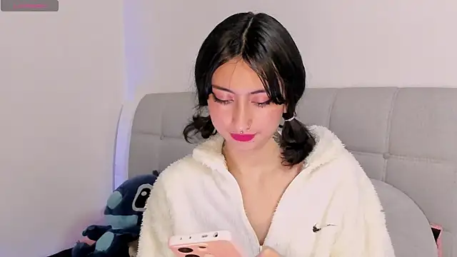 Snapshot of Any_Roussee chatting on 01.05.25 Any Roussee online show from 01.05.25