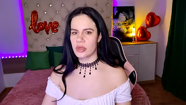 Snapshot of KattieSims chatting on 02.07.25 KattieSims online show from 02.07.25