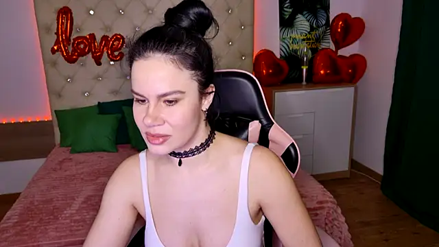 Snapshot of KattieSims chatting on 02.10.25 KattieSims online show from 02.10.25