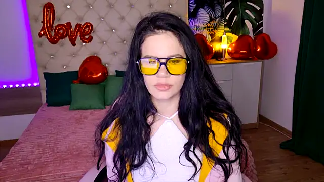 Snapshot of KattieSims chatting on 02.14.25 KattieSims online show from 02.14.25