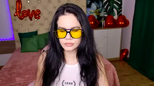 Snapshot of KattieSims chatting on 02.16.25 KattieSims online show from 02.16.25