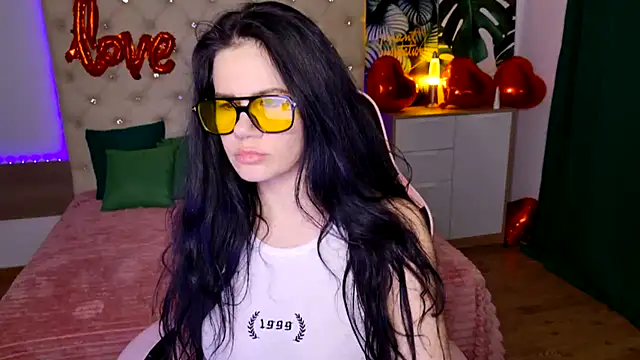 Snapshot of KattieSims chatting on 02.16.25 KattieSims online show from 02.16.25