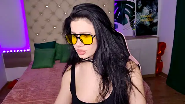 Snapshot of KattieSims chatting on 02.21.25 KattieSims online show from 02.21.25