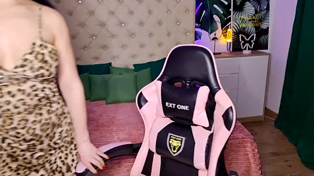 Snapshot of KattieSims chatting on 03.06.25 KattieSims online show from 03.06.25