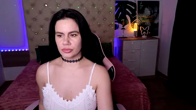 Snapshot of KattieSims chatting on 03.19.25 KattieSims online show from 03.19.25