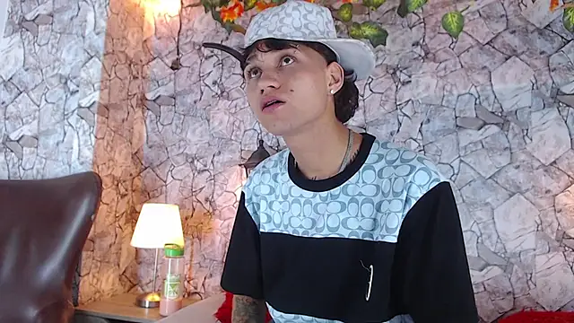 Snapshot of Samuel_Hilton chatting on 12.15.24 Samuel Hilton online show from 12.15.24