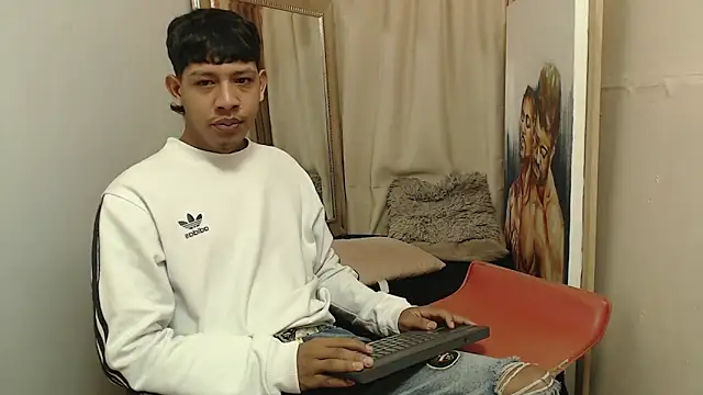 Snapshot of mr_stiven_ chatting on 11.17.25 mr stiven online show from 11.17.25