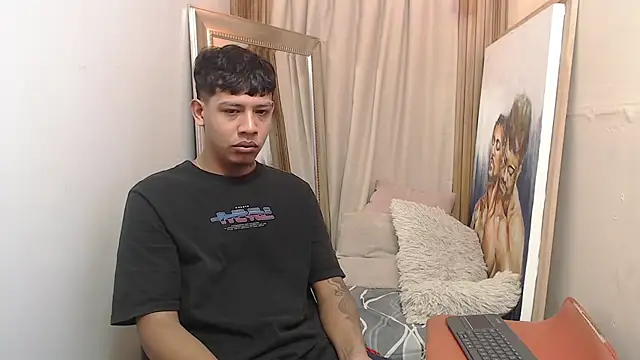 Snapshot of mr_stiven_ chatting on 12.15.25 mr stiven online show from 12.15.25