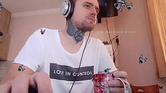 Snapshot of HappyZebra13 chatting on 02.02.25 HappyZebra13 online show from 02.02.25