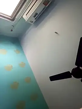 Snapshot of Smarterboytravel chatting on 01.07.25 Smarterboytravel online show from 01.07.25