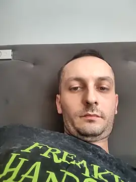 Snapshot of Kondzio chatting on 09.21.25 Kondzio online show from 09.21.25