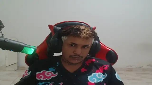 Snapshot of guivanetti chatting on 01.27.25 guivanetti online show from 01.27.25