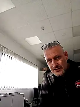 Snapshot of Husoban chatting on 11.05.25 Husoban online show from 11.05.25