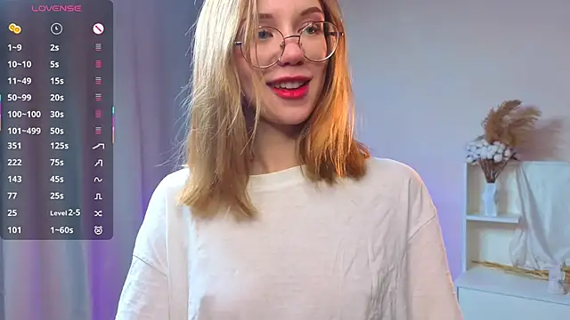 Snapshot of UdelaAllston chatting on 10.27.25 UdelaAllston online show from 10.27.25