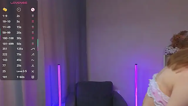 Snapshot of UdelaAllston chatting on 10.28.25 UdelaAllston online show from 10.28.25