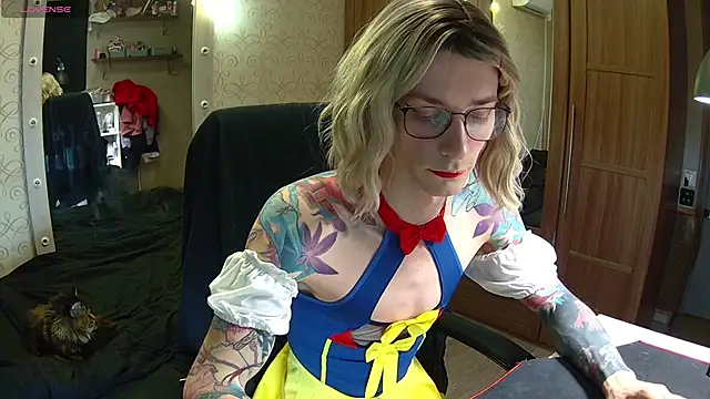 Julia dolls online show from 03.11.25