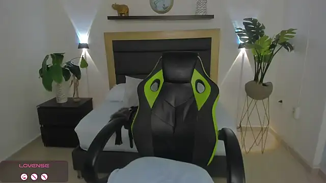 catleya 0 online show from 12.22.24