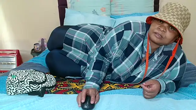 Snapshot of Bbw255 chatting on 12.04.25 Bbw255 online show from 12.04.25