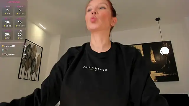 MiaFarrell  online show from 02.20.25