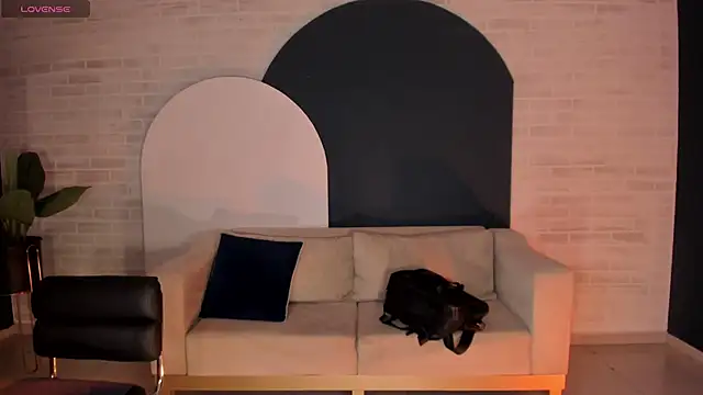 MiaFarrell  online show from 02.17.26