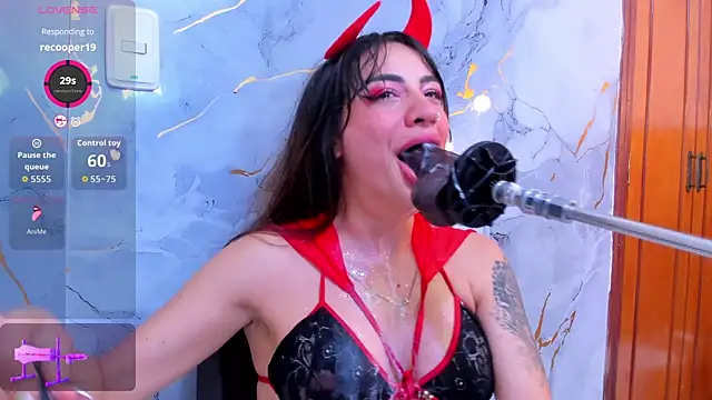 Snapshot of violett_collins_ chatting on 10.05.25 violett collins online show from 10.05.25