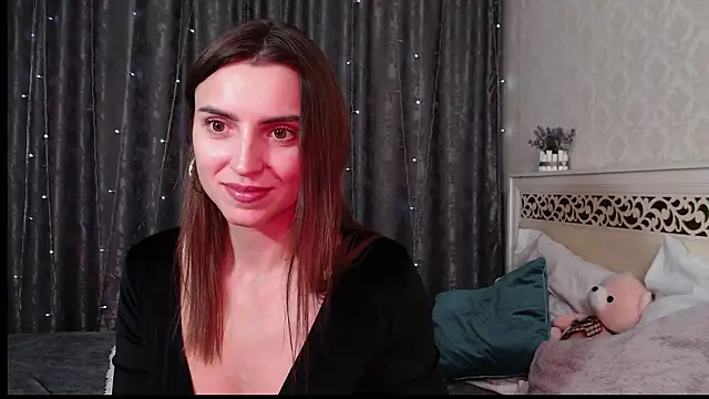 Snapshot of Lesyisme chatting on 10.21.25 Lesyisme online show from 10.21.25