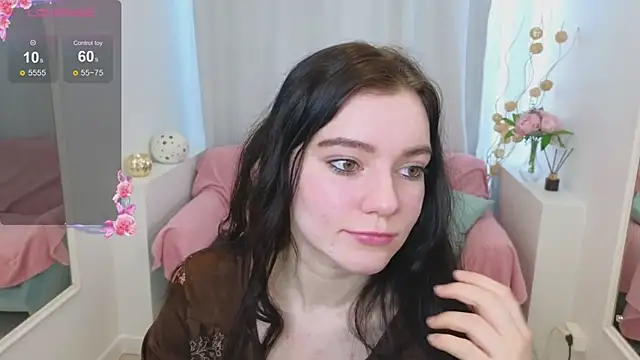 Snapshot of Lana__Cute_ chatting on 02.21.25 Lana Cute online show from 02.21.25