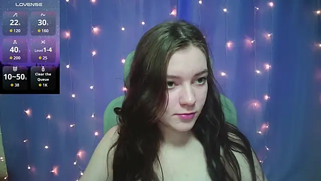 Snapshot of Lana__Cute_ chatting on 12.19.25 Lana Cute online show from 12.19.25