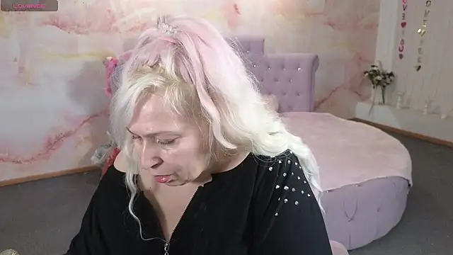 Penelope Pinky online show from 04.28.26