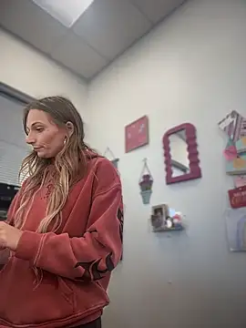 Snapshot of PrettiPluto chatting on 12.13.25 PrettiPluto online show from 12.13.25