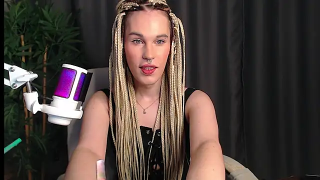 Snapshot of Cassie_Bae chatting on 11.26.25 Cassie Bae online show from 11.26.25