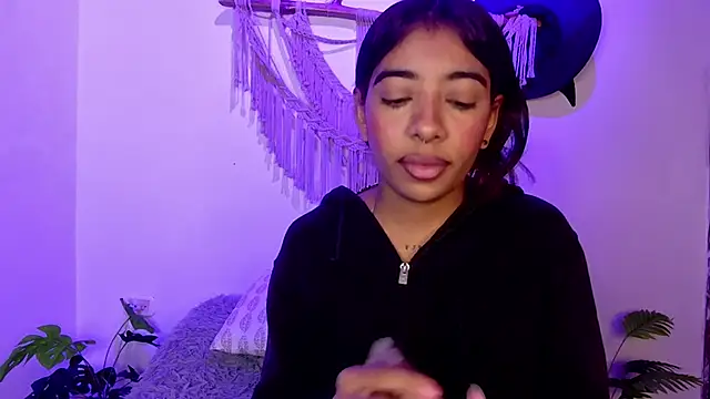 Snapshot of anais_tgn chatting on 10.21.25 anais tgn online show from 10.21.25