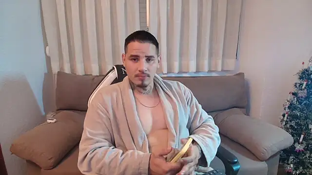 Snapshot of Geishastudios chatting on 12.20.25 Geishastudios online show from 12.20.25