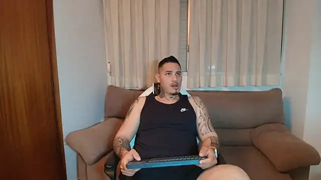 Snapshot of Geishastudios chatting on 04.05.26 Geishastudios online show from 04.05.26