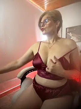 Snapshot of Adeellee_ chatting on 10.20.25 Adeellee  online show from 10.20.25