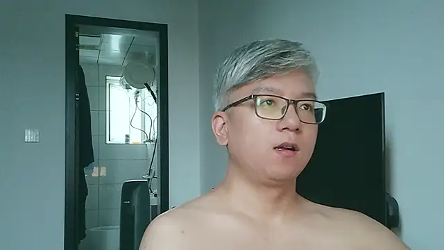 Snapshot of leoUSIR chatting on 09.17.25 leoUSIR online show from 09.17.25