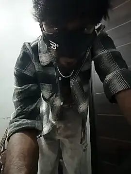 Snapshot of johnsinsexy chatting on 12.17.24 johnsinsexy online show from 12.17.24