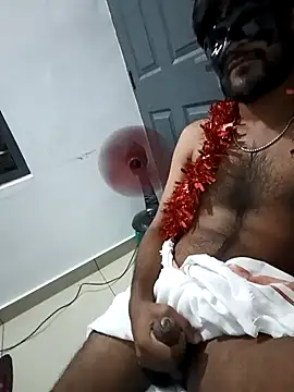 Snapshot of johnsinsexy chatting on 12.21.24 johnsinsexy online show from 12.21.24